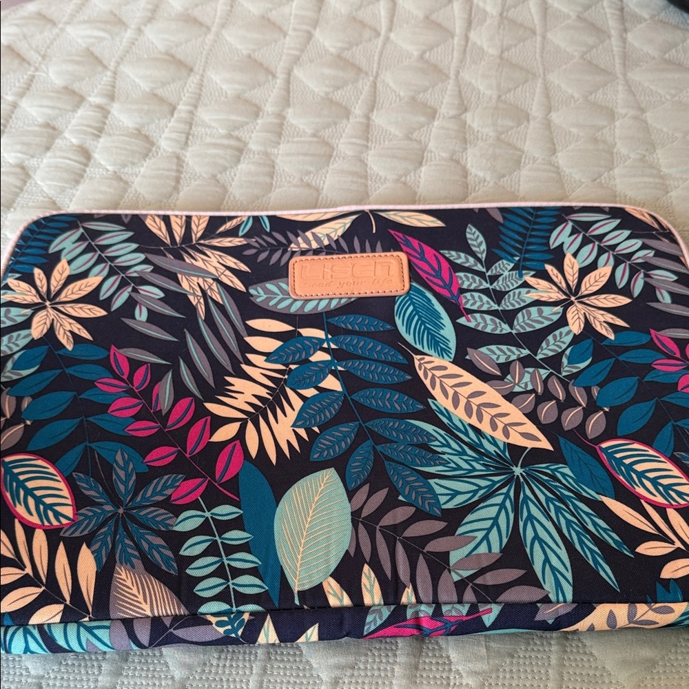 Leaf Pattern Laptop Sleeve